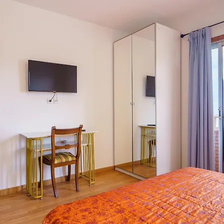 Living Sol - Centric Urban Guest house